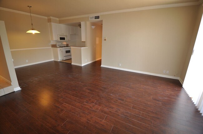 Primary Photo - 11107 La Maida St
