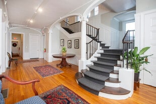 lobby - 22 W 3rd St