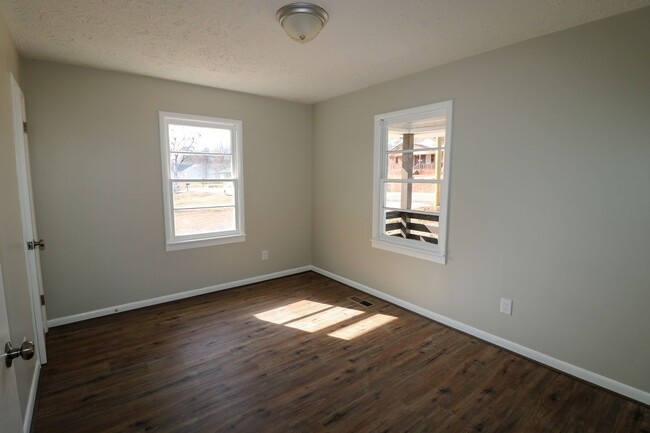 Building Photo - Cute Rental in Pell City