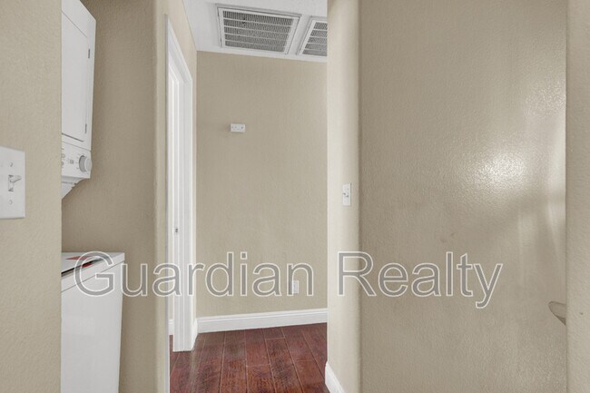 Building Photo - 5258 Paradise Skies Ave