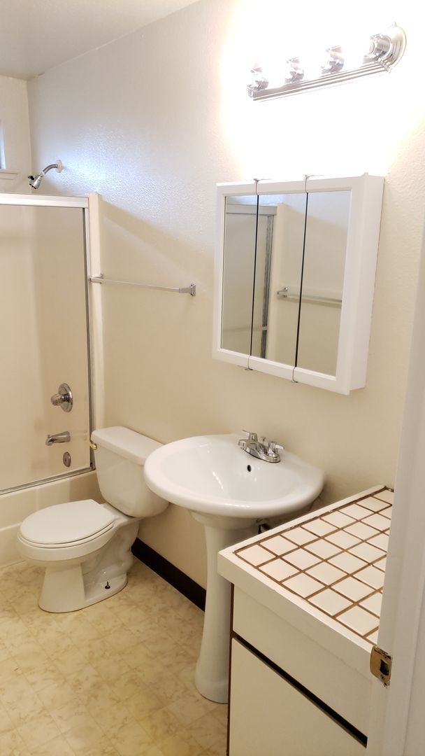 Building Photo - 5125 Panama Ave