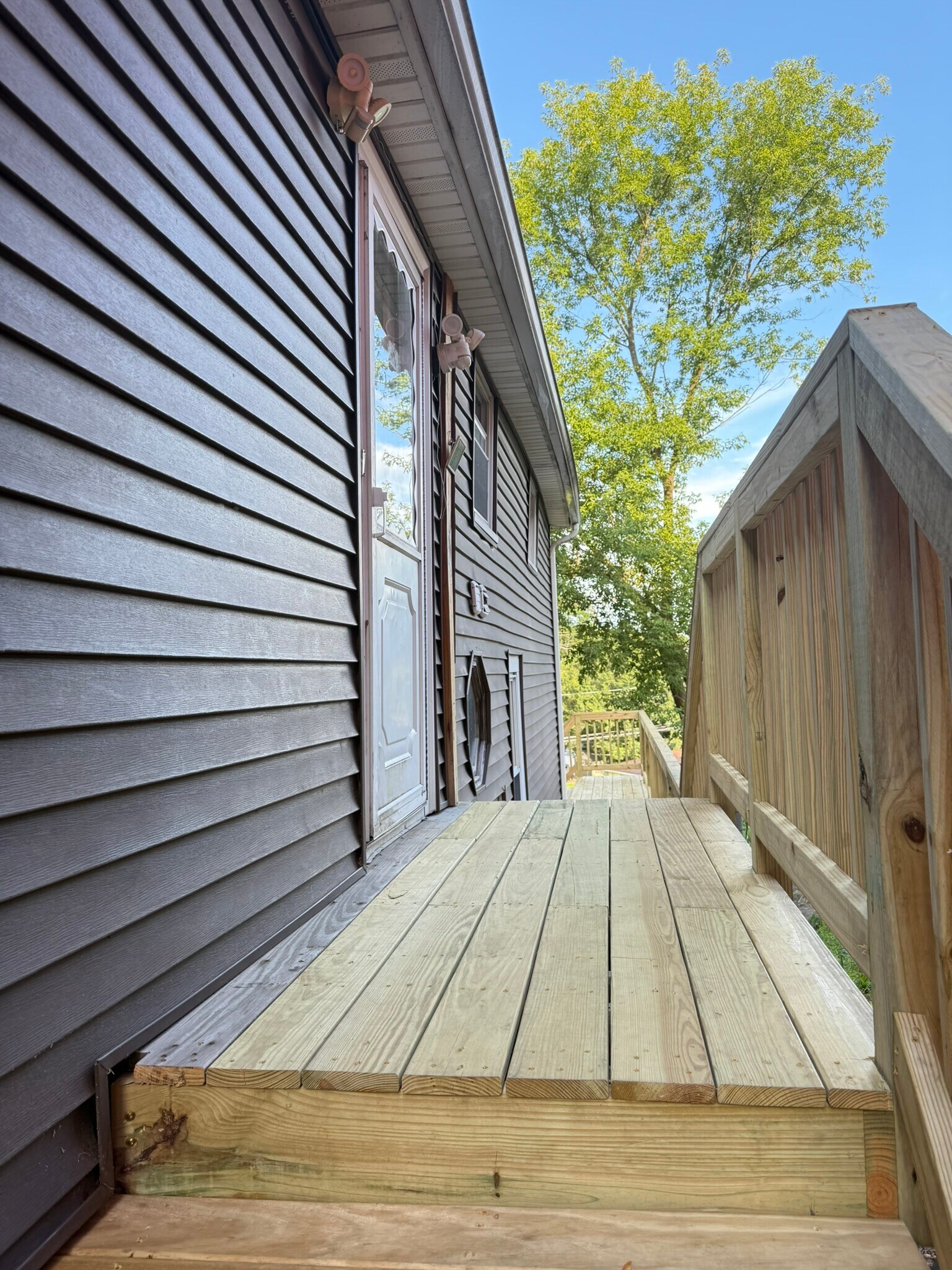 Building Photo - 461 Aiken Ave