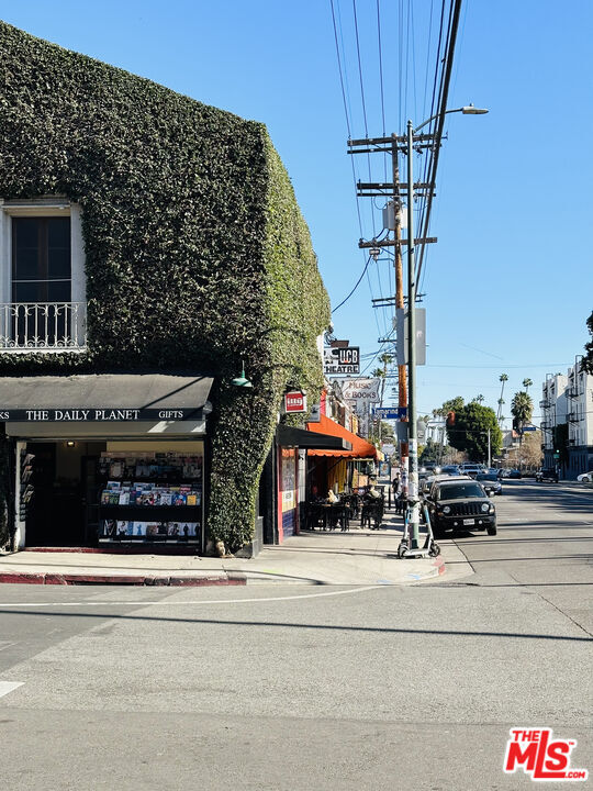 Building Photo - 1929 Tamarind Ave