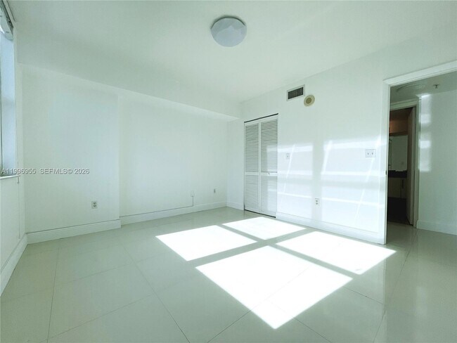 Building Photo - 31 SE 5th St