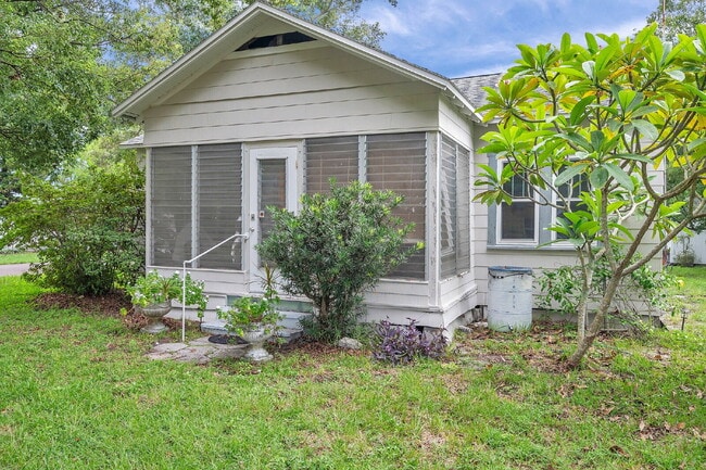 Primary Photo - Gulfport Arts District Living — Furnished 3BR Bungalow with Large Yard and Easy Coastal Access |