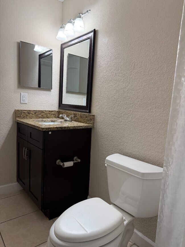 Building Photo - 6004 Westgate Dr