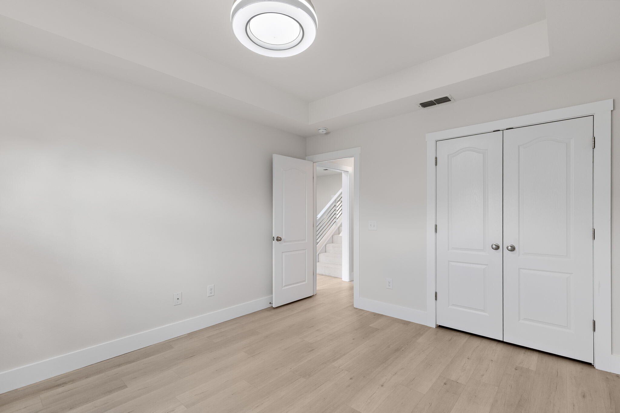 Building Photo - 1735 Woodridge Dr