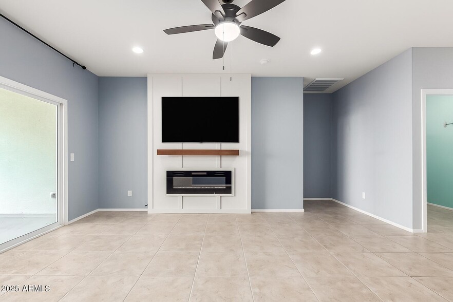 Building Photo - 1016 W Beacon Dr