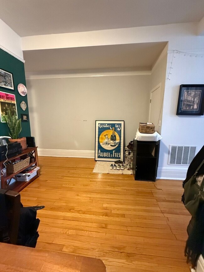 Building Photo - 12 W Chestnut St