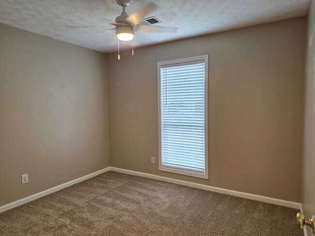 Building Photo - Rare 3 bed 2 bath ranch located in Acworth