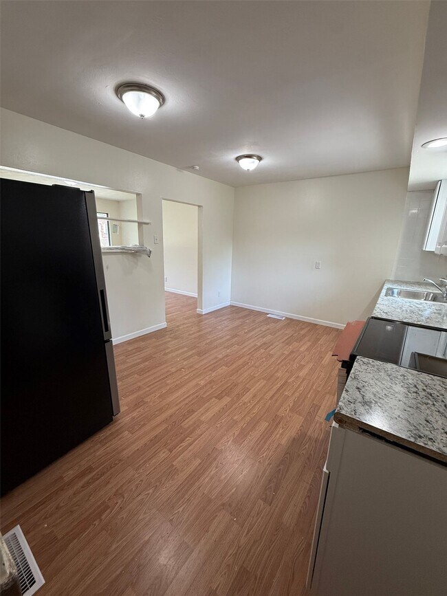 Building Photo - 10078 Green Valley Dr