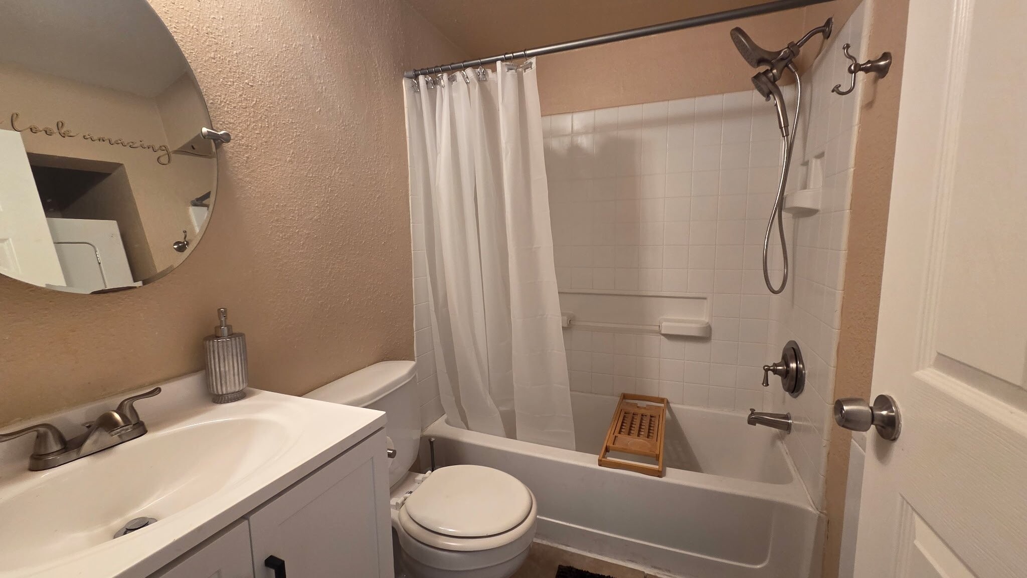 Building Photo - 286 W Palomino Dr