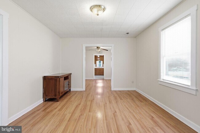 Building Photo - 9246 Prospect Ave