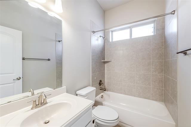 Building Photo - 6808 Badlands Dr