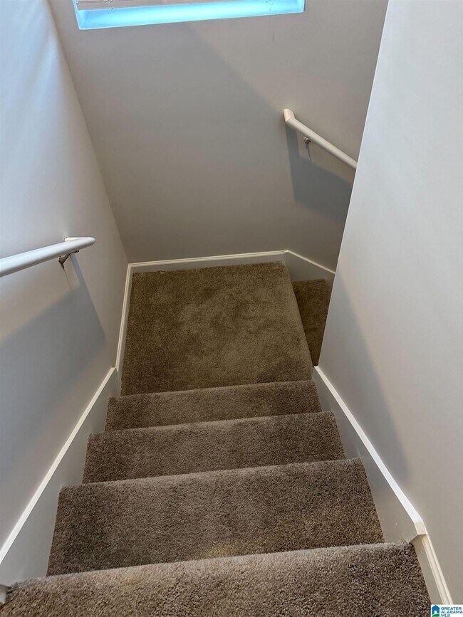 Building Photo - 184 Dogwood St