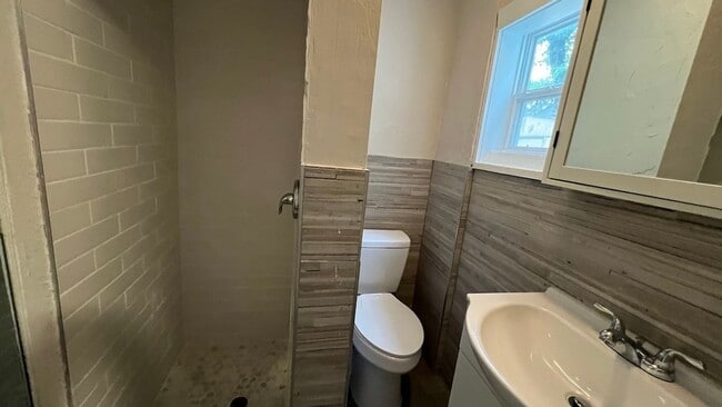 Building Photo - 1-Bedroom, 1-Bath Detached House – Mills50...