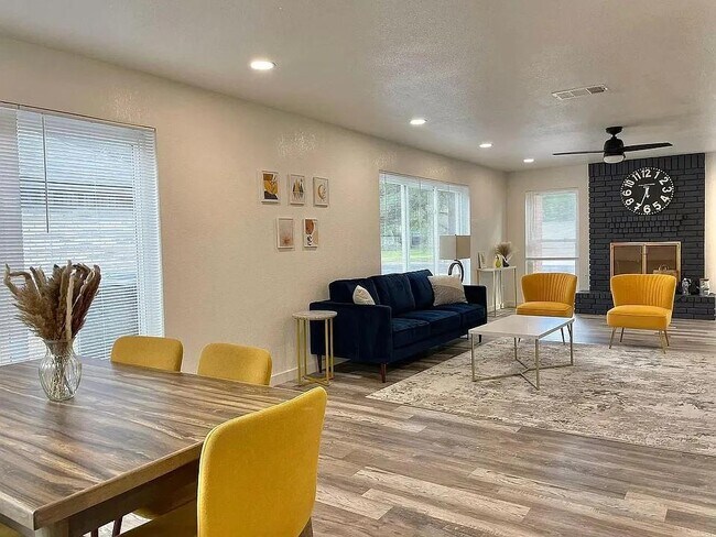 Building Photo - 2502 Tracy Cove