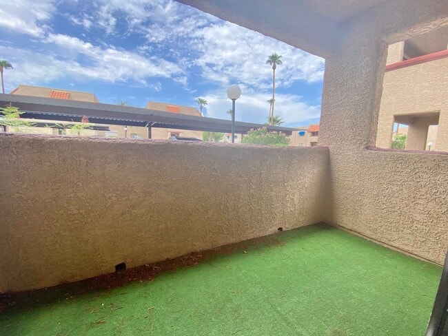 Building Photo - 1 BEDROOM / 1 BATH GATE COMMUNITY/ LOCATED...