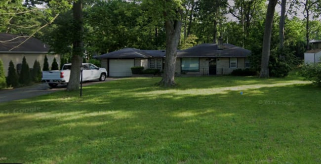 Building Photo - Gorgeous 2 bedroom1 bathoom mid-centutry r...