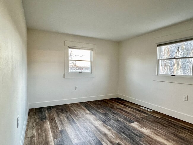 Building Photo - Fresh, Fun & Close to Elk Lake