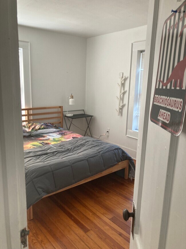 Bedroom 1 - 1 Cottage St