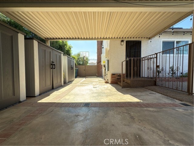 Building Photo - 2528 Whitney Dr