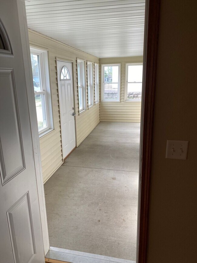 Building Photo - 133 Fifth St