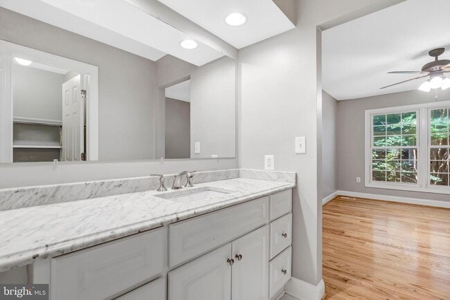 Building Photo - 2540 S Walter Reed Dr