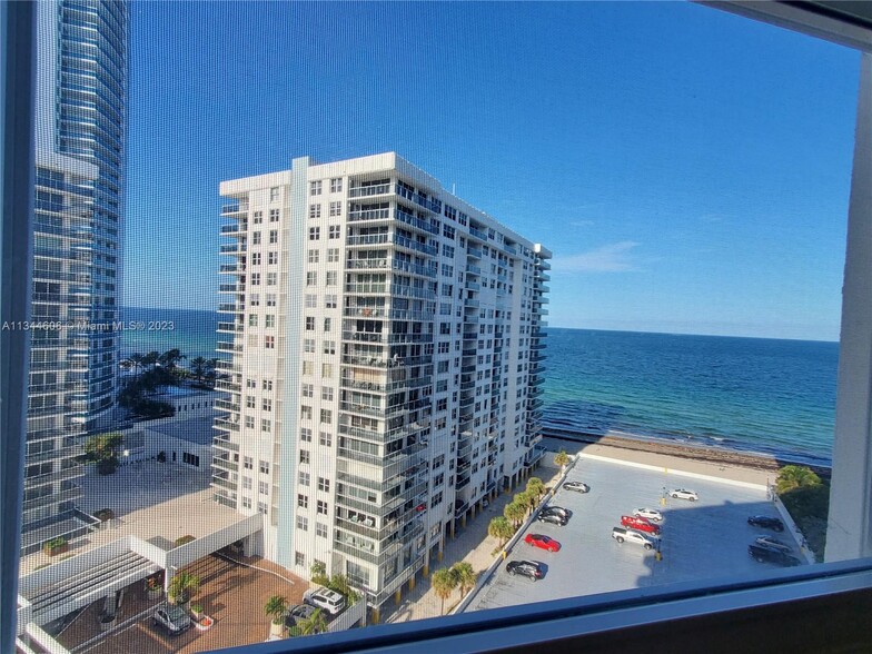 Building Photo - 3001 S Ocean Dr