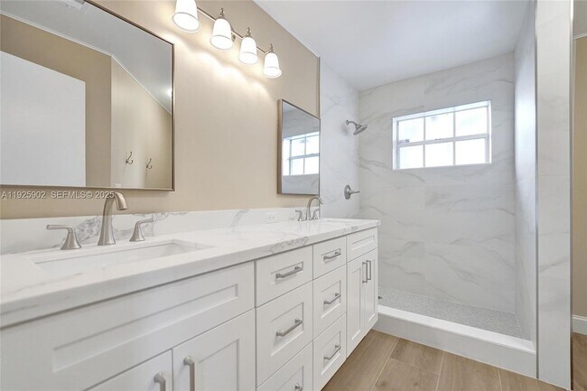 Building Photo - 9012 Lake Park Cir S