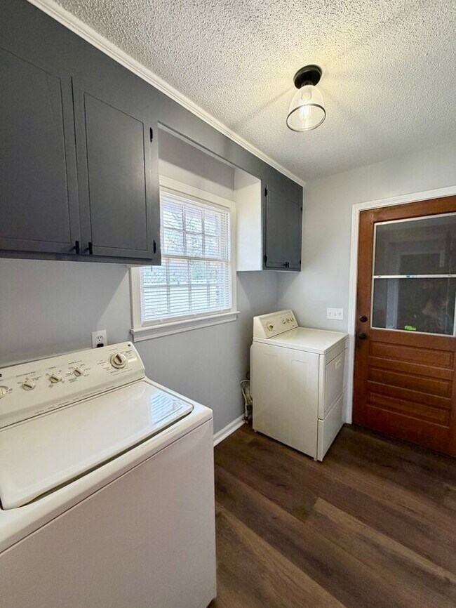 Building Photo - Irmo-Offering Self Guided Tour with RENTLY!