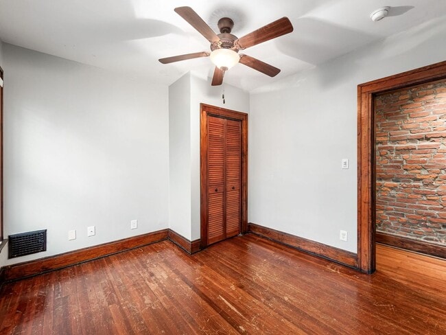 Building Photo - Central German Village Location!