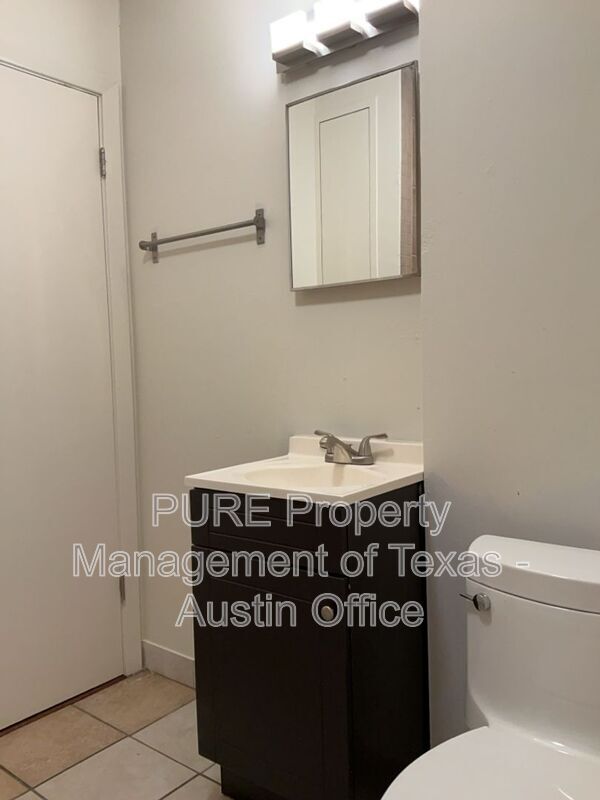 Building Photo - 1301 Clearfield Dr