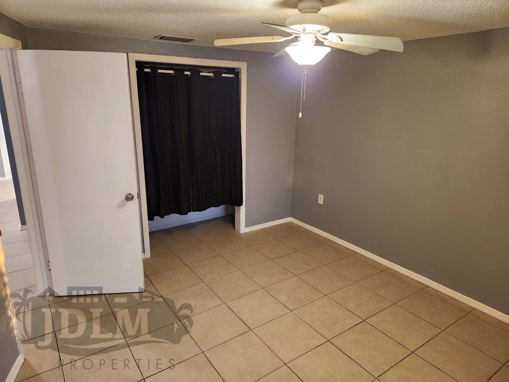 Building Photo - 12515 1st Is