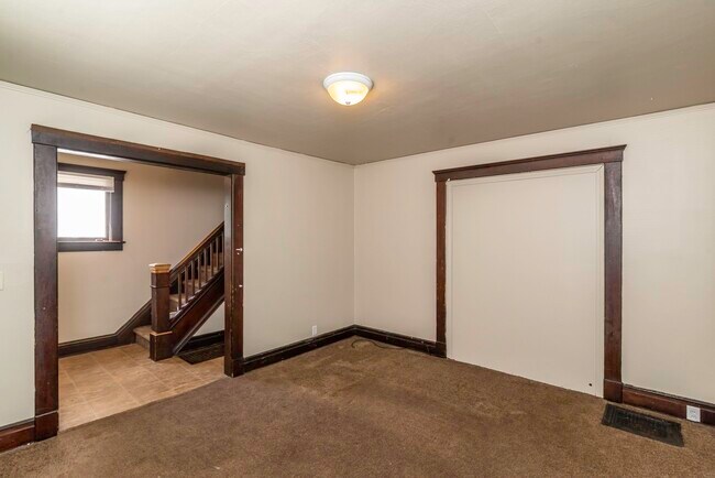 Building Photo - 831 Brookwood Pl