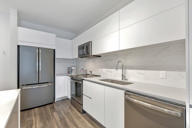 kitchen - 400 N Andrews Ave