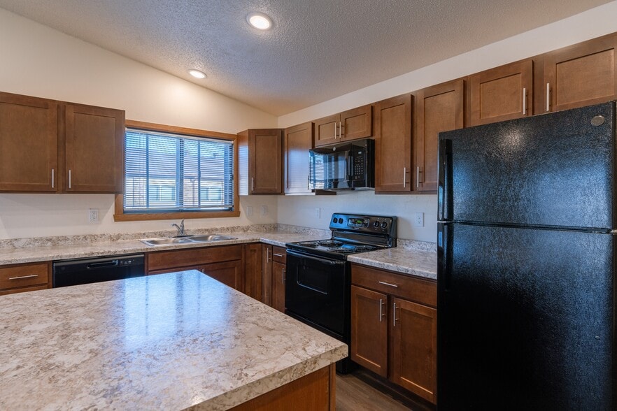 Fargo, ND Westwood Apartments | Kitchen - Westwood Estates