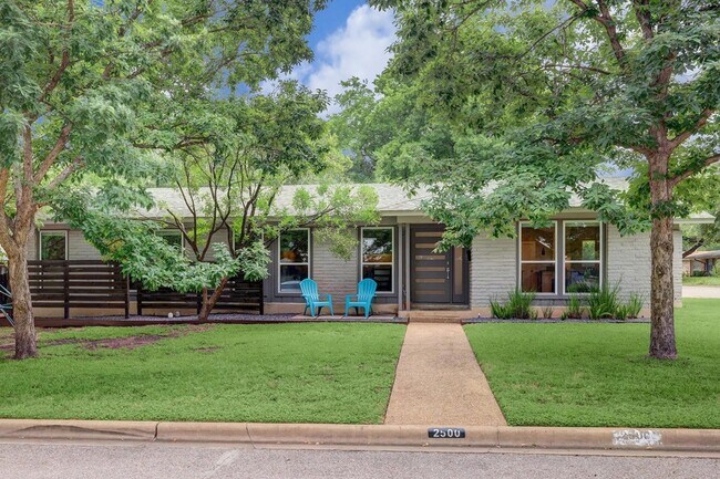 Building Photo - 2500 Pinewood Terrace