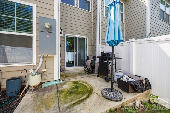 Building Photo - 616 Altamonte Dr
