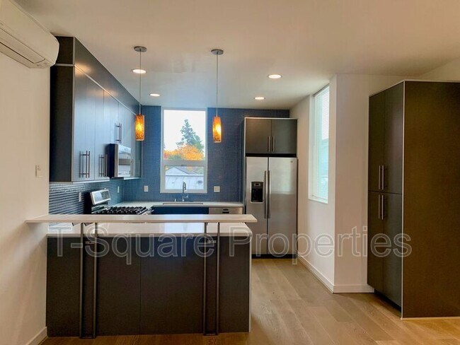 Building Photo - 3905 SW Findlay St