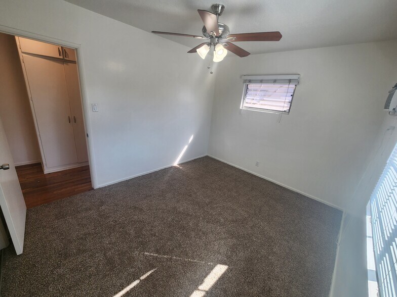 Building Photo - 14227 Moorpark St