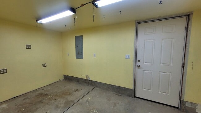 Building Photo - 310 Village Dr