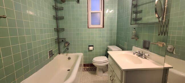 Building Photo - 49 Hudson Pl