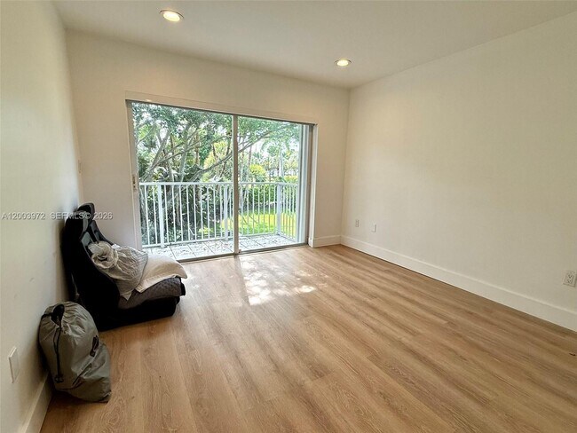 Building Photo - 6420 NW 109th Ave