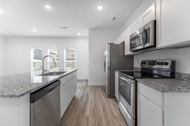 Building Photo - Modern 2-Bed, 2.5-Bath New Build in Bentonville