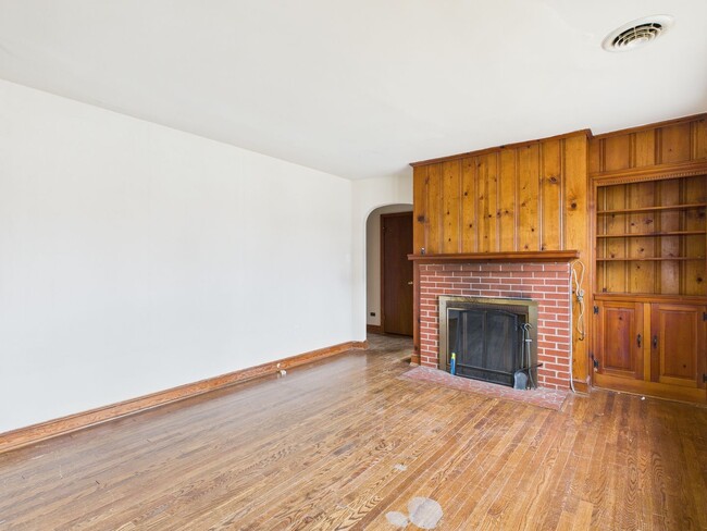 Building Photo - 637 Woodhaven Dr