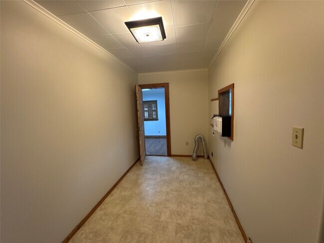 Building Photo - 27 Schubert St
