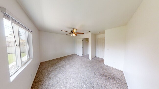 Building Photo - Large House on Dorothy Dr! (Lease out, pen...