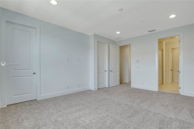 Building Photo - 5651 Hood Rd