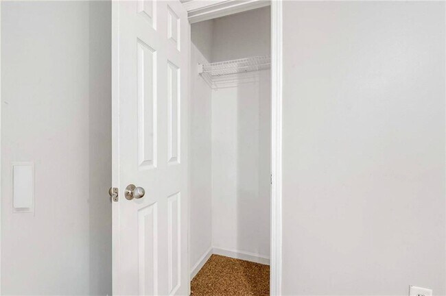 Building Photo - 588 Elle's Wy